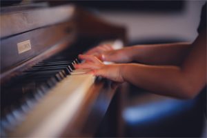 Kids Piano Lessons Birmingham - Child playing piano